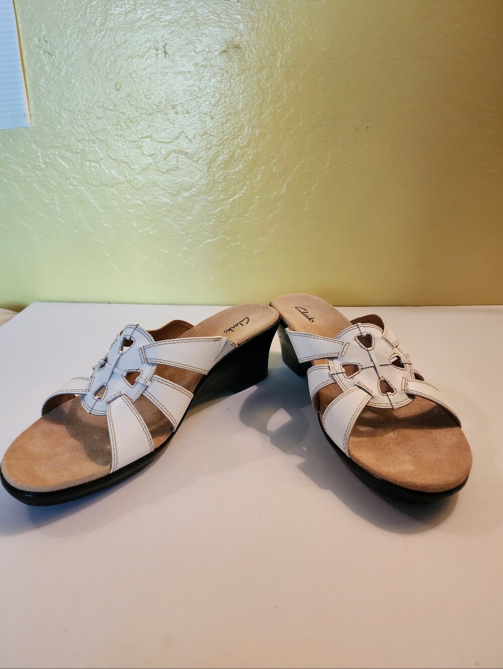 Vintave Clarks White Leather Sandal Pumps with Cute Cutouts
